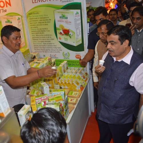 Sri Nitin Gadkari appreciating  Vedantika Herbal drinks 